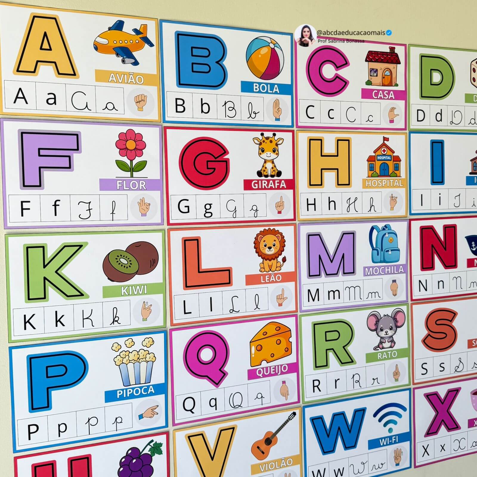 Alfabeto de Parede Inclusivo com Libras e os 4 Tipos de Letra